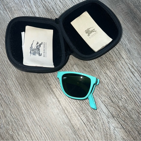 Burberry folding wayfarer sunglasses in bright blue / turquoise with case - Picture 2 of 15